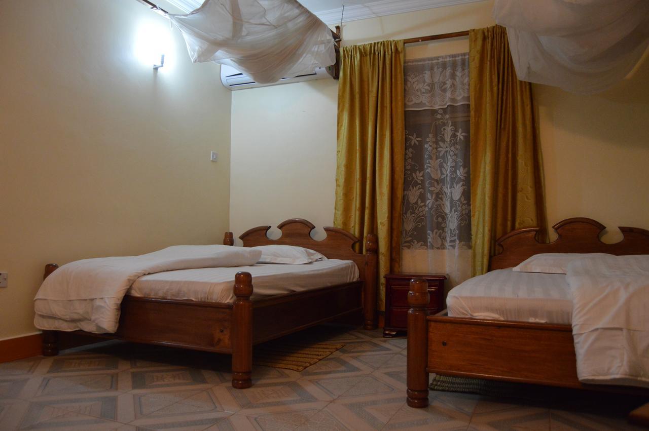 Twiga Lodge And Campsite Мто-ва-Мбу Экстерьер фото