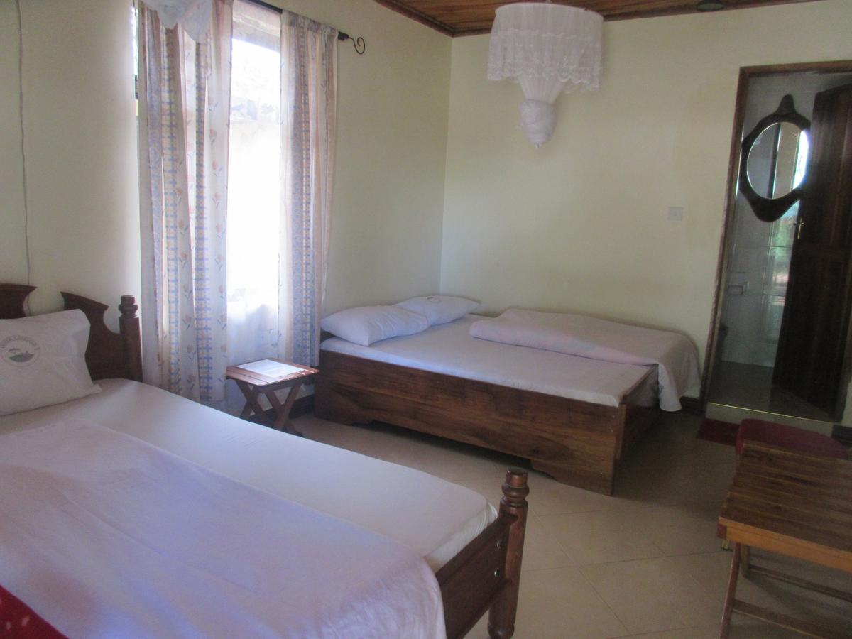 Twiga Lodge And Campsite Мто-ва-Мбу Экстерьер фото