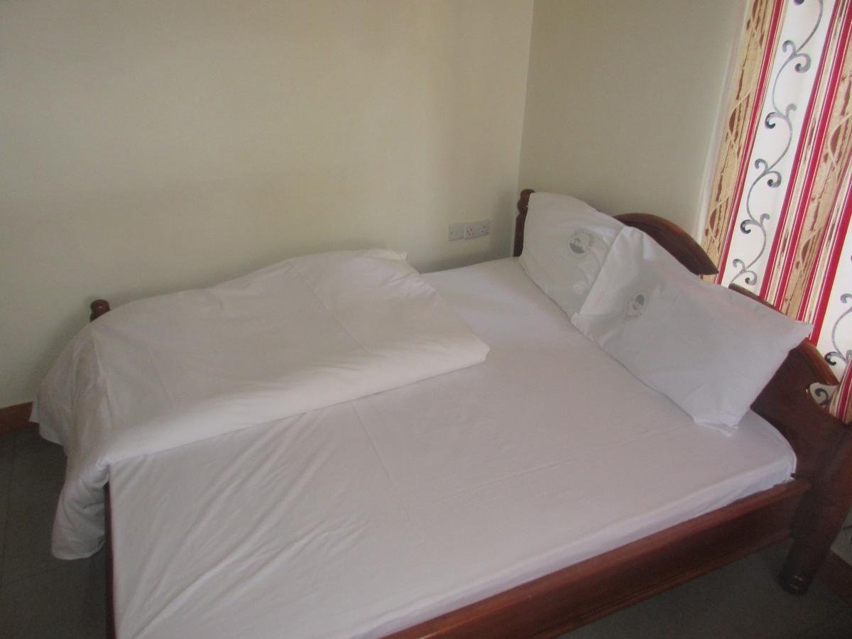 Twiga Lodge And Campsite Мто-ва-Мбу Экстерьер фото